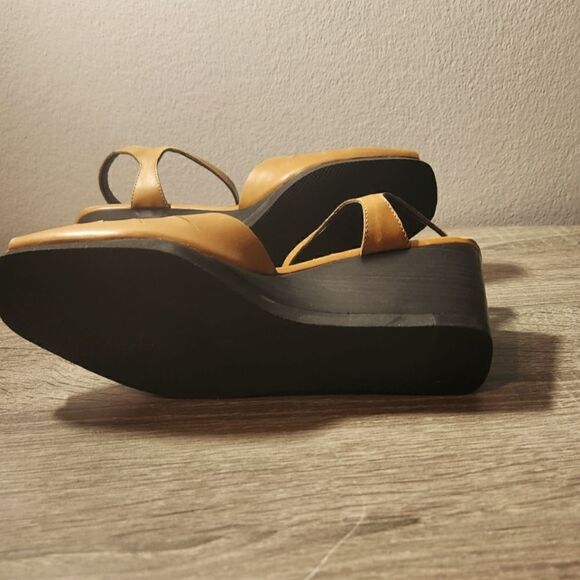 ETIENNE AIGNER SCHEME WOMEN'S SANDALS BROWN COLOR SIZE 6 1\2 LEATHER UPPER. - Picture 4 of 4